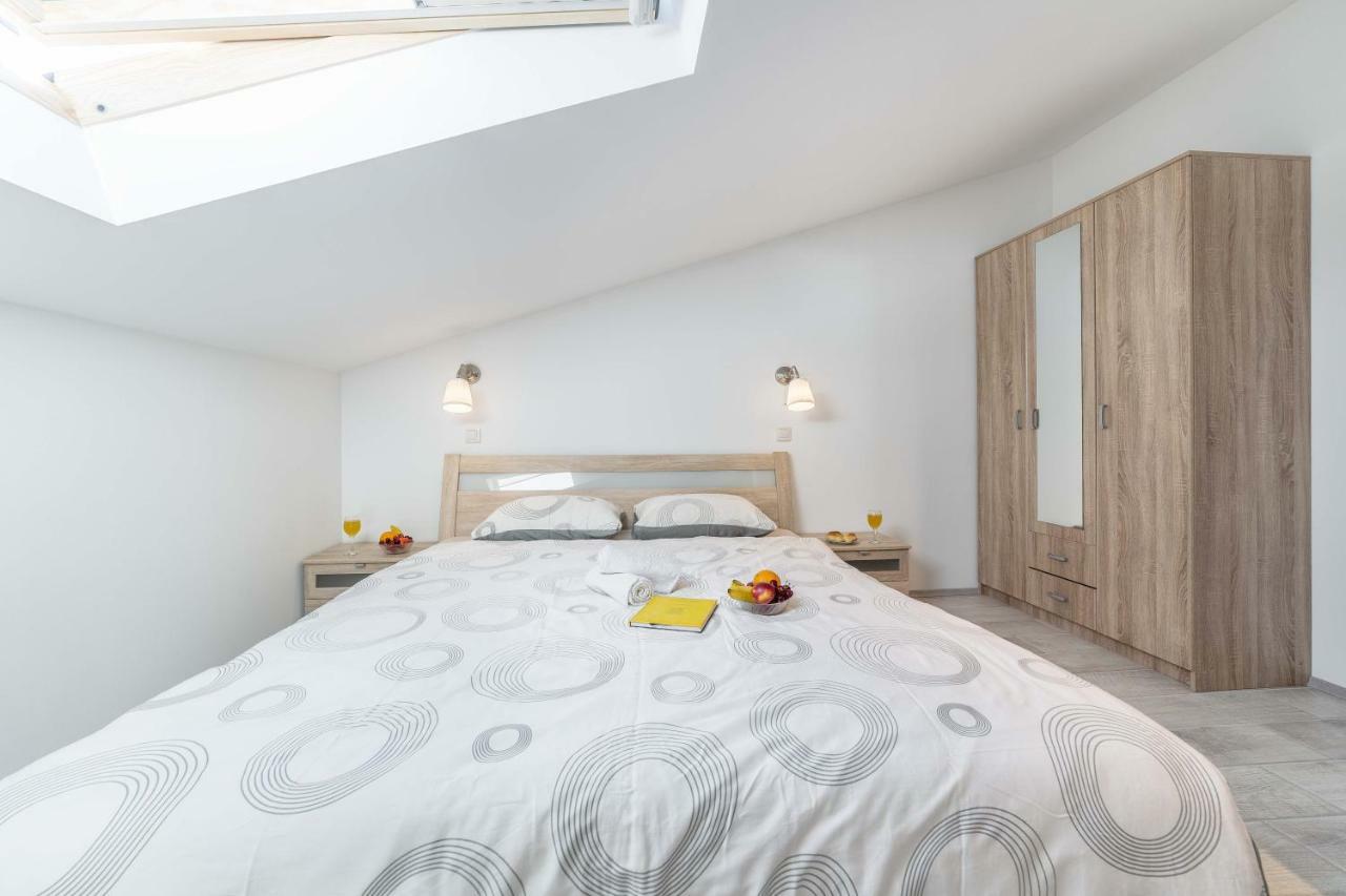 Apartments The Heart Of Croatia Pirovac Exterior foto